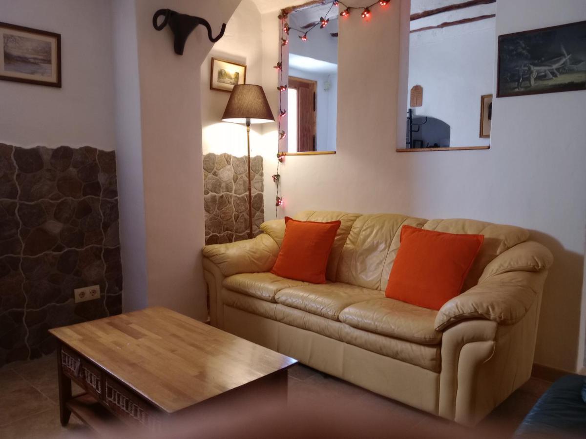 Casa En La Plaza, Hinojares - Ideal For Exploring The Area Exterior photo